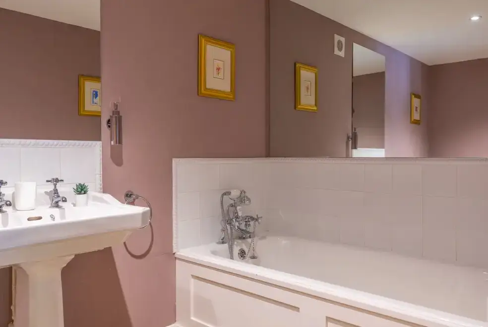 Family bathroom at Hammerhole