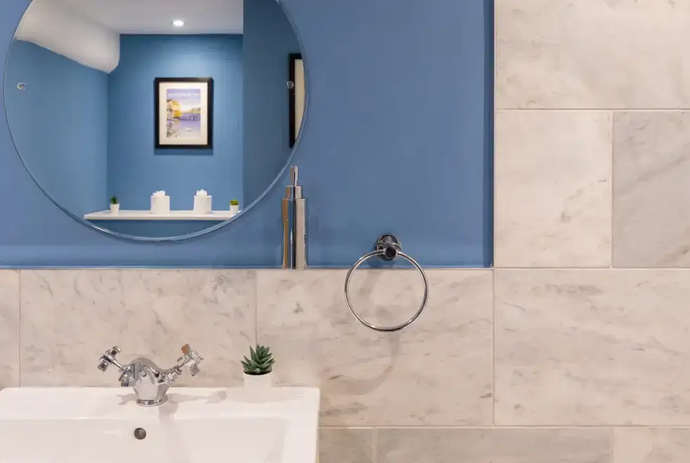 Ensuite bathroom at Hammerhole