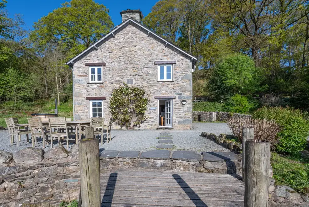 Hammerhole, from the outside