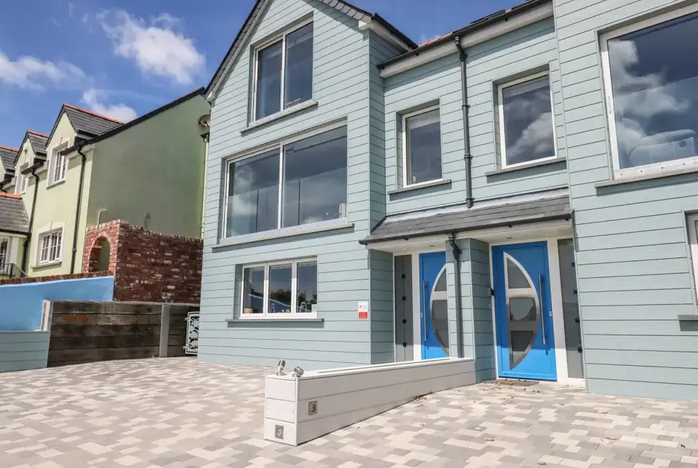 Harmon Vale, from the outside