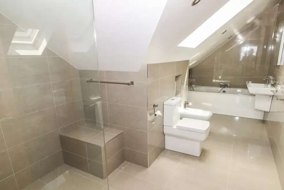 Ensuite bathroom at Harmon Vale