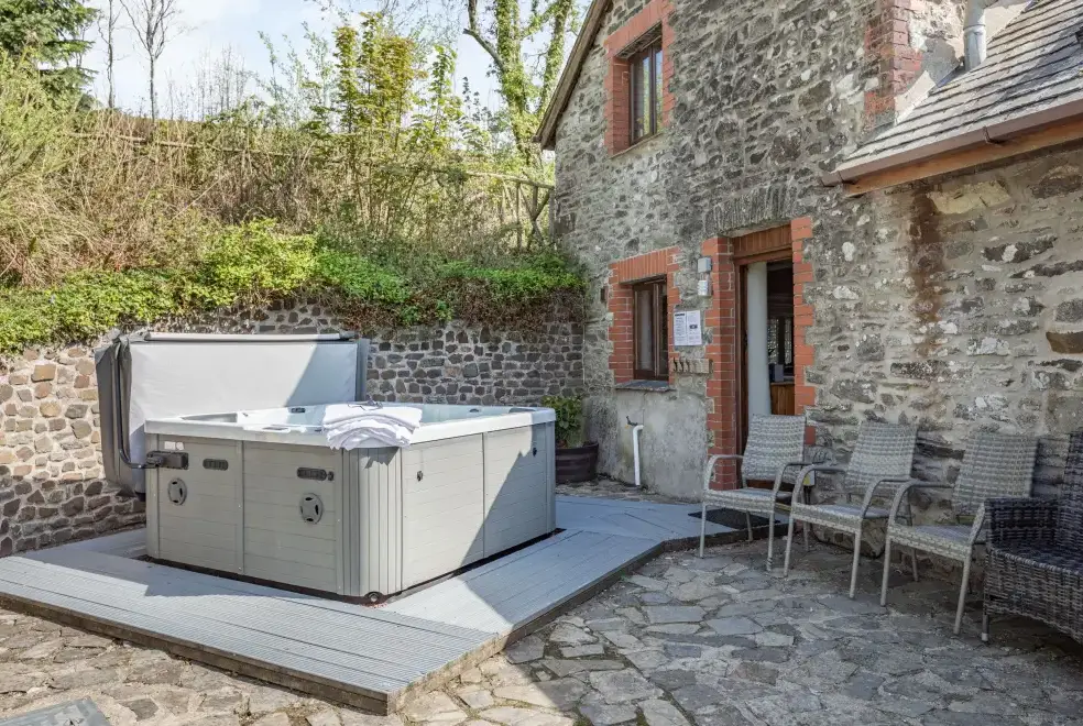 Private Hot Tub at Hazel Barn