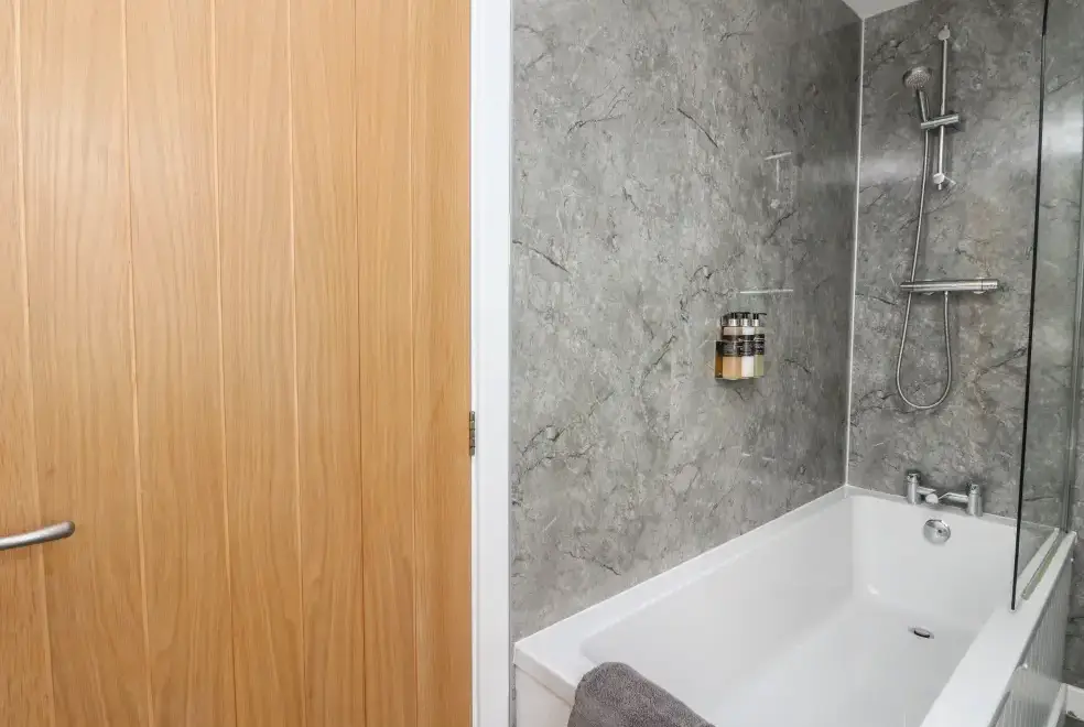 Family bathroom at Hazel