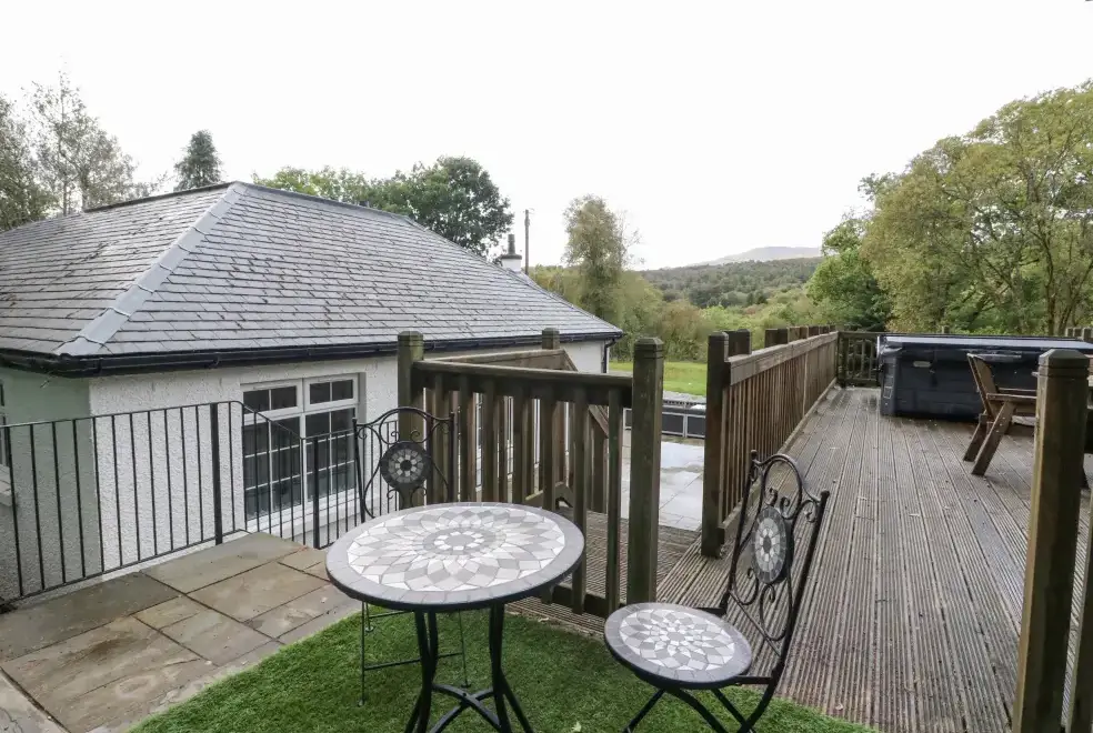 Decked area at Heatherbank