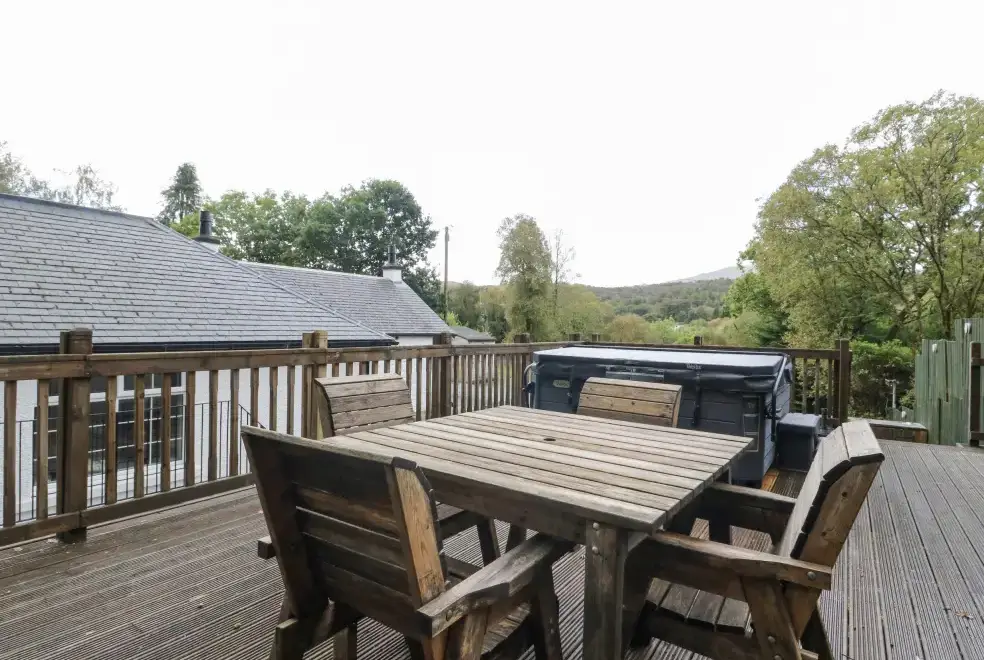Decked area at Heatherbank