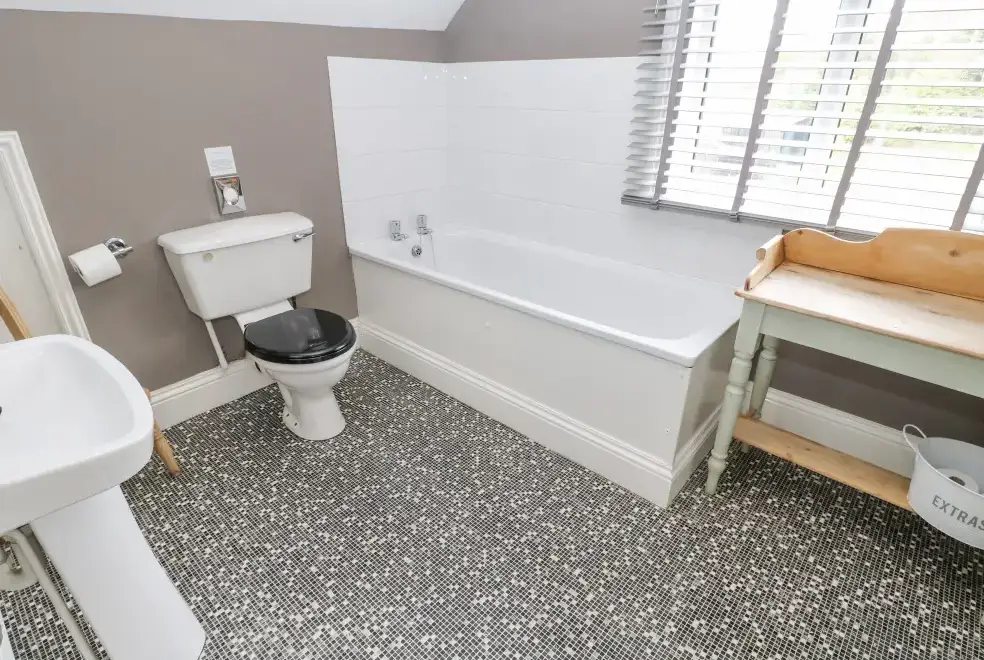 Family bathroom at Heatherbrae