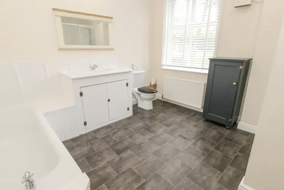 Family bathroom at Heatherbrae