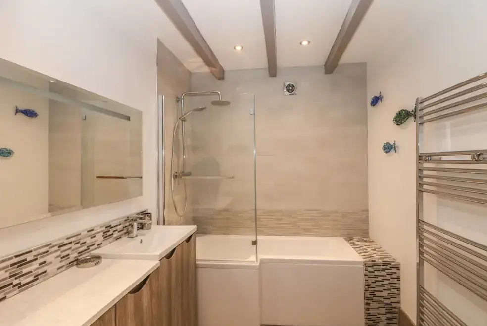 Ensuite bathroom at Helford