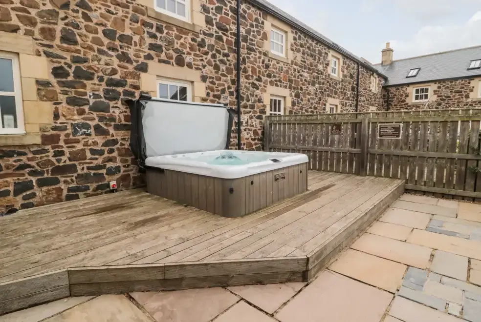 Private Hot Tub at Hemmel Rural Retreat with Hot Tub