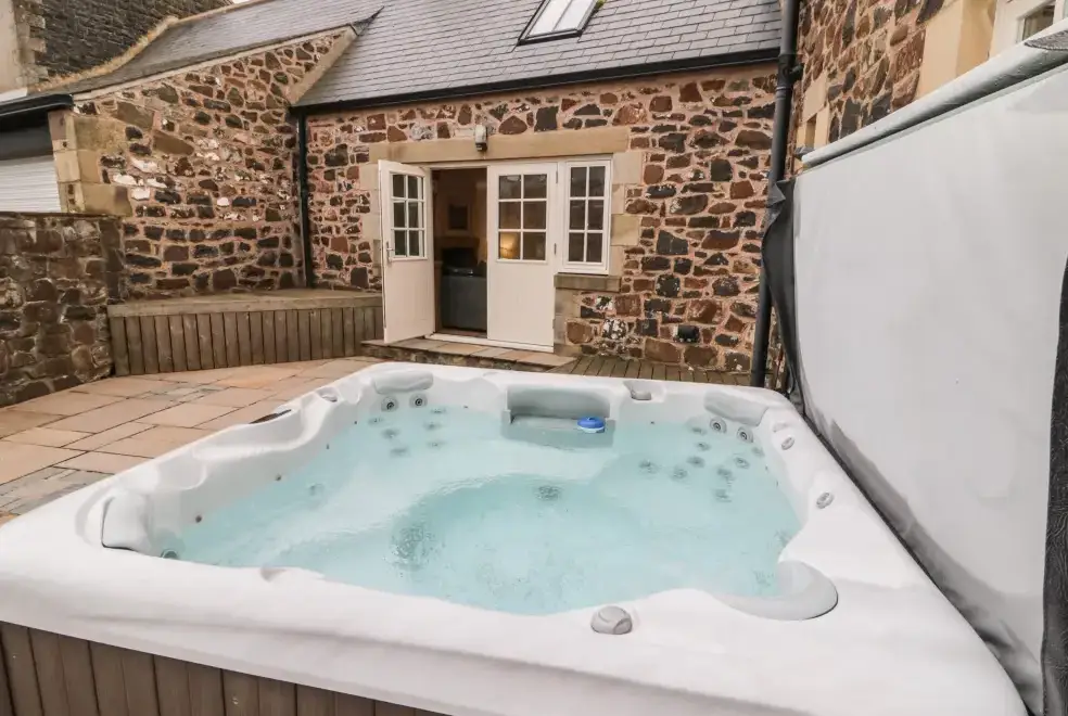 Private Hot Tub at Hemmel Rural Retreat with Hot Tub