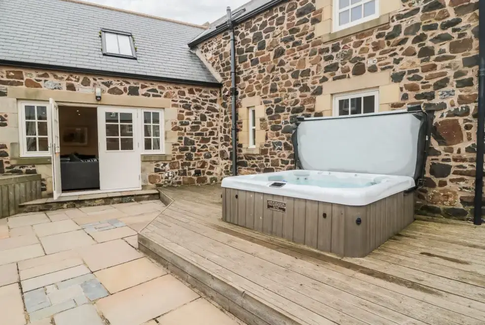 Private Hot Tub at Hemmel Rural Retreat with Hot Tub