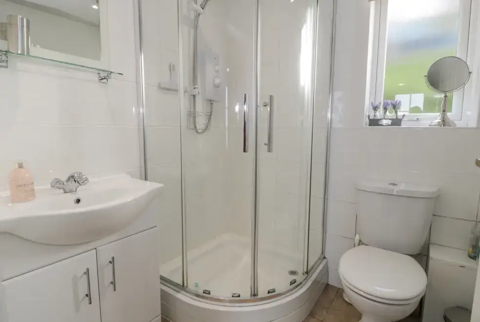 Shower room at Hen Felin Isaf