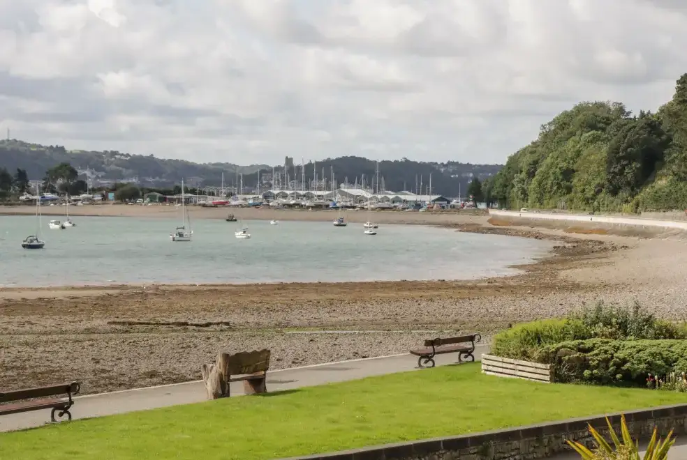 Coastal scenes near Hen Felin Isaf