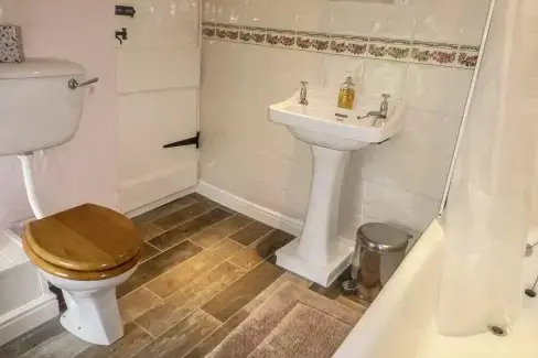 Family bathroom at High Smarber, North Yorkshire
