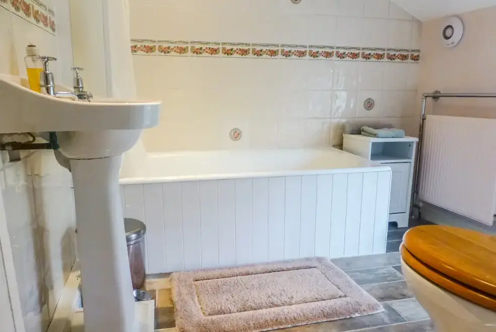 Family bathroom at High Smarber