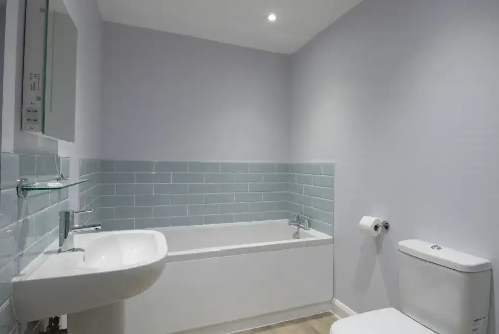 Family bathroom at High Tide