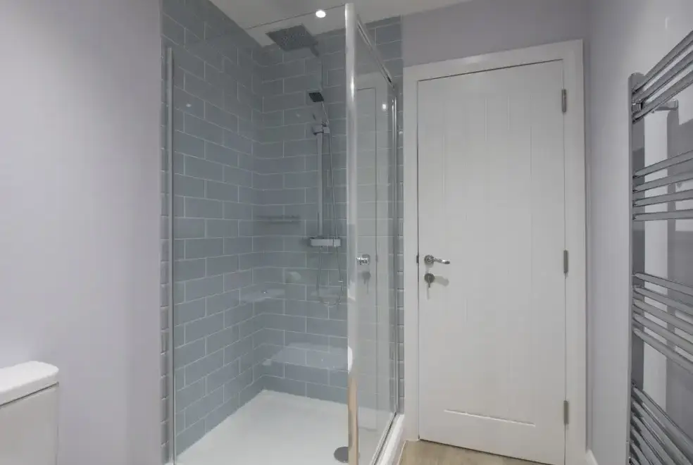 Shower room at High Tide