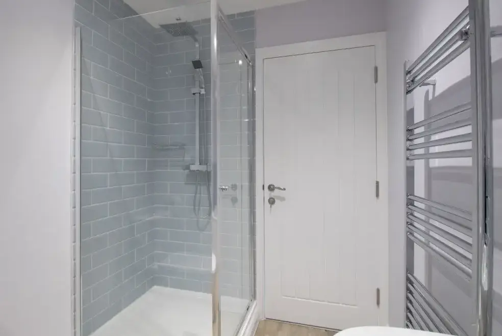 Shower room at High Tide