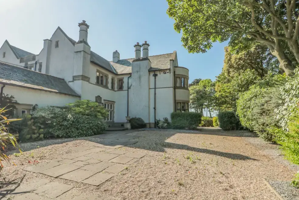 Highcliffe Manor, from the outside