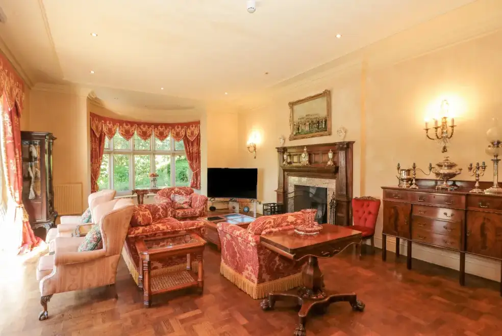 Lounge at Highcliffe Manor