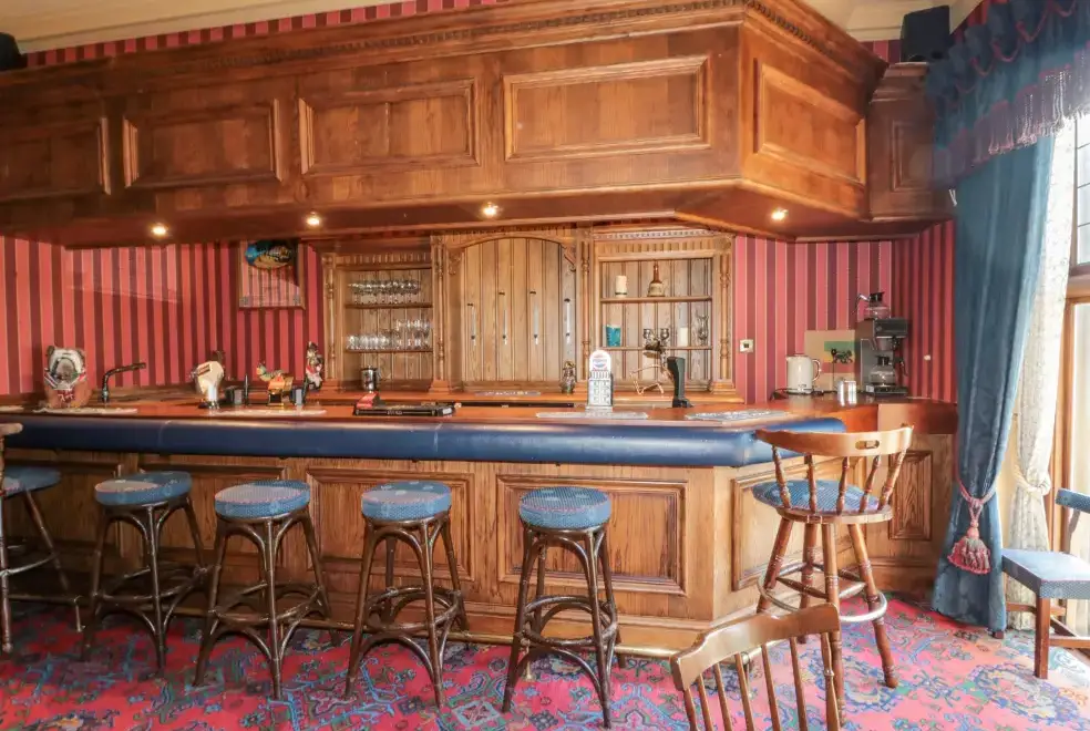 Lounge at Highcliffe Manor