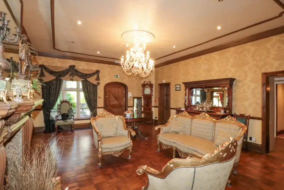 Drawing room at Highcliffe Manor