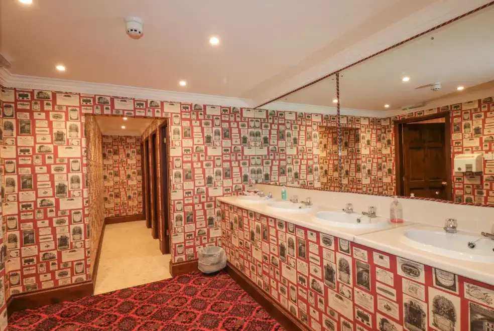 Loo at Highcliffe Manor