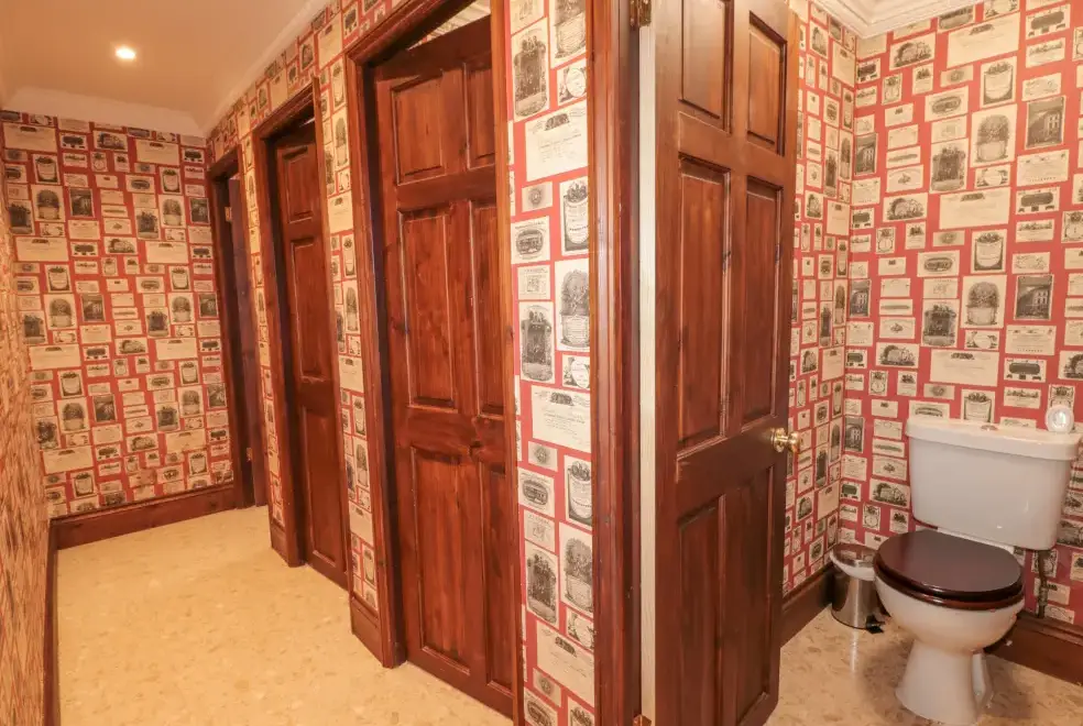 Loo at Highcliffe Manor