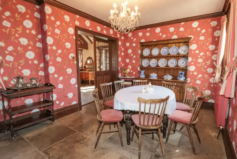 Dining room at Highcliffe Manor