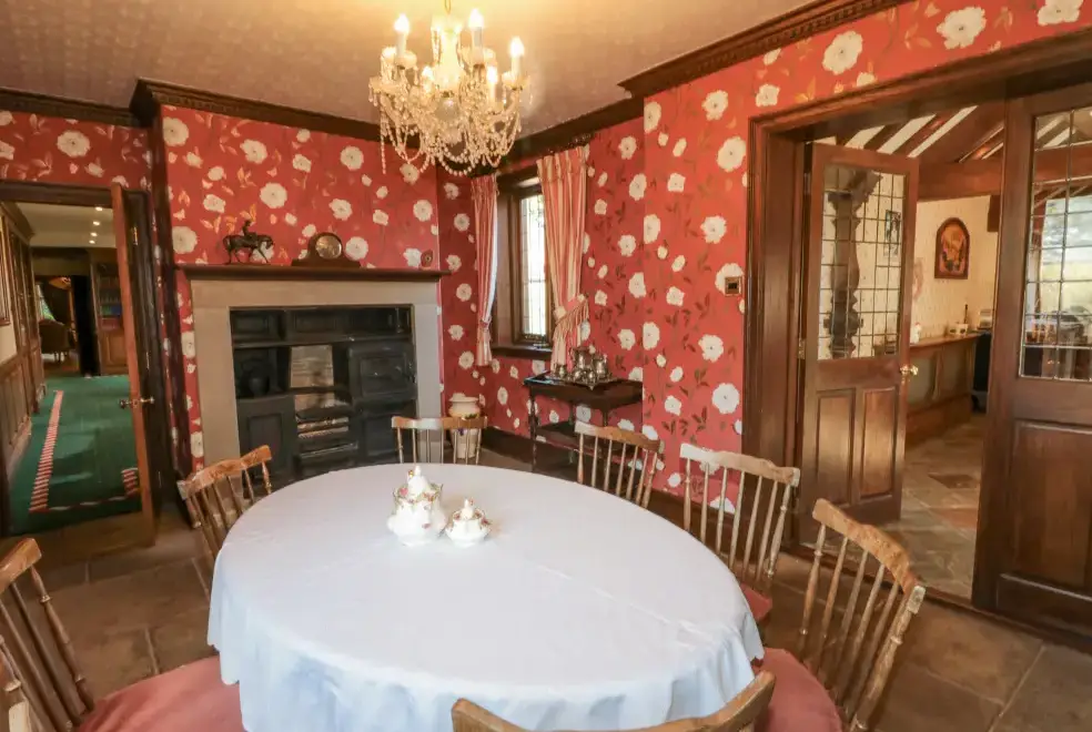 Dining room at Highcliffe Manor