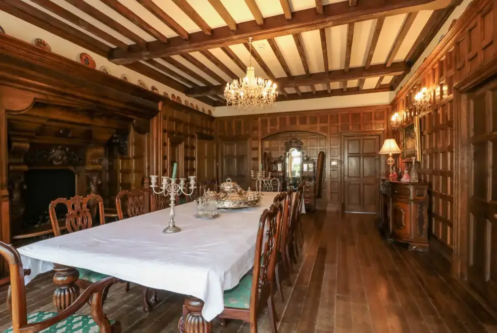 Dining room at Highcliffe Manor