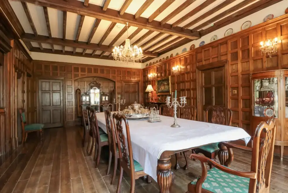 Dining room at Highcliffe Manor
