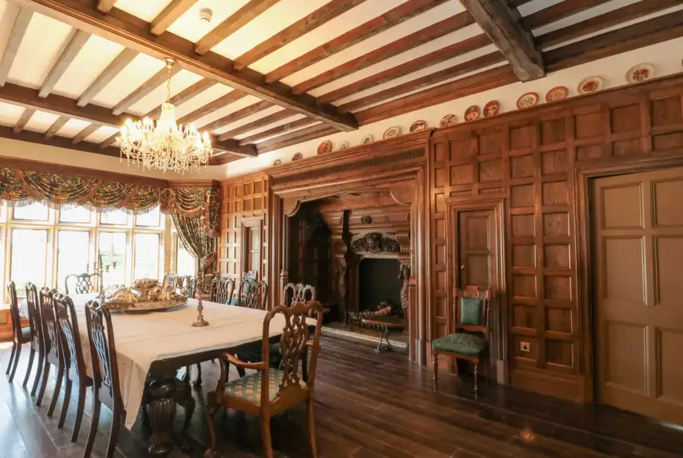 Dining room at Highcliffe Manor