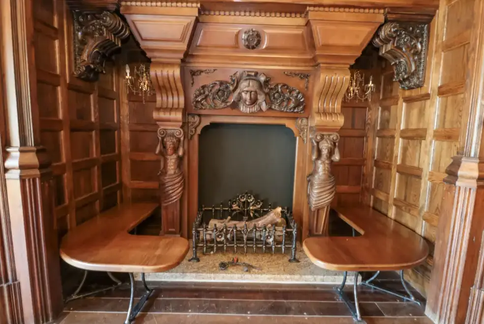 Drawing room at Highcliffe Manor