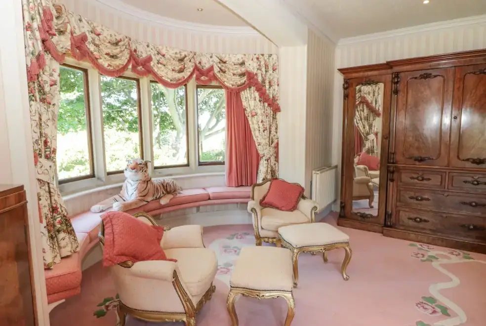 Drawing room at Highcliffe Manor