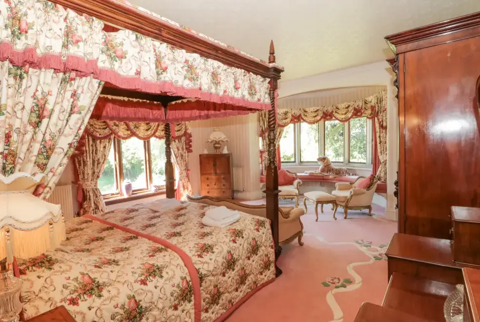 Bedroom at Highcliffe Manor