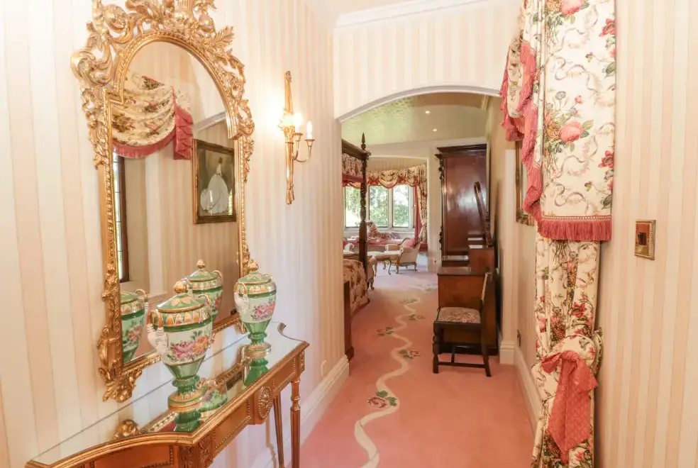 Luxurious interior at Highcliffe Manor