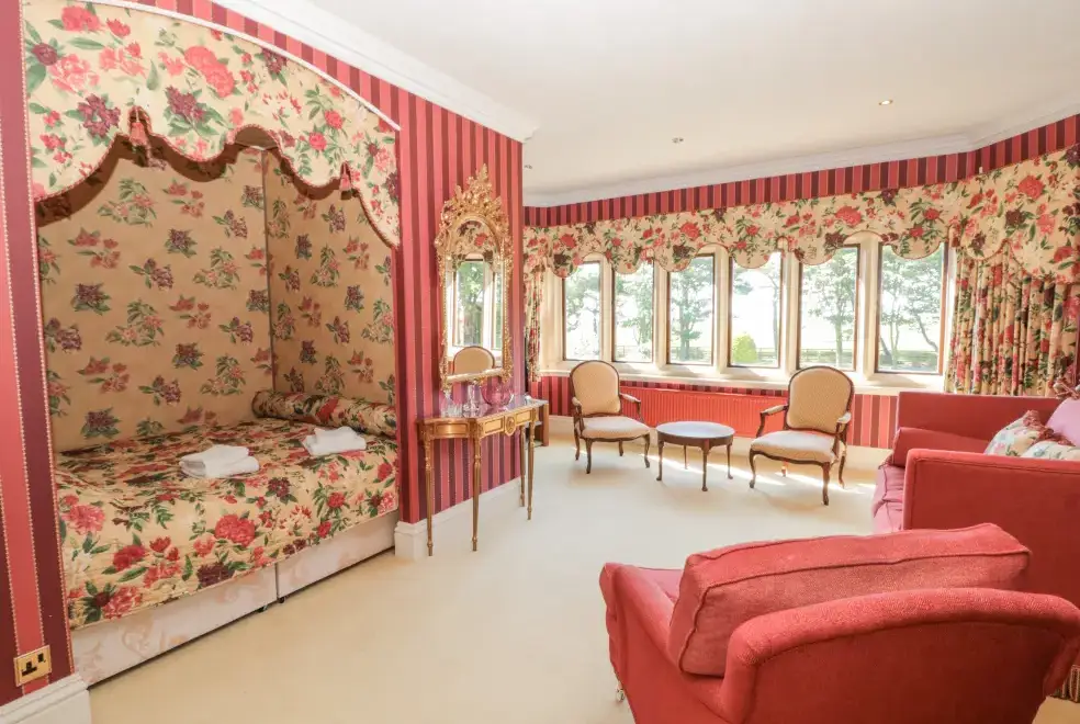 Luxurious interior at Highcliffe Manor