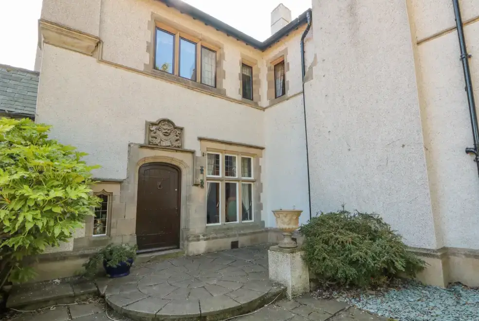 Highcliffe Manor, from the outside