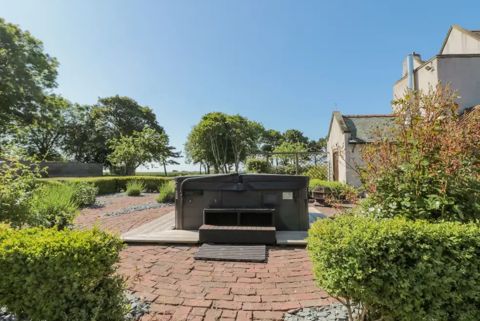 Private Hot Tub at Highcliffe Manor