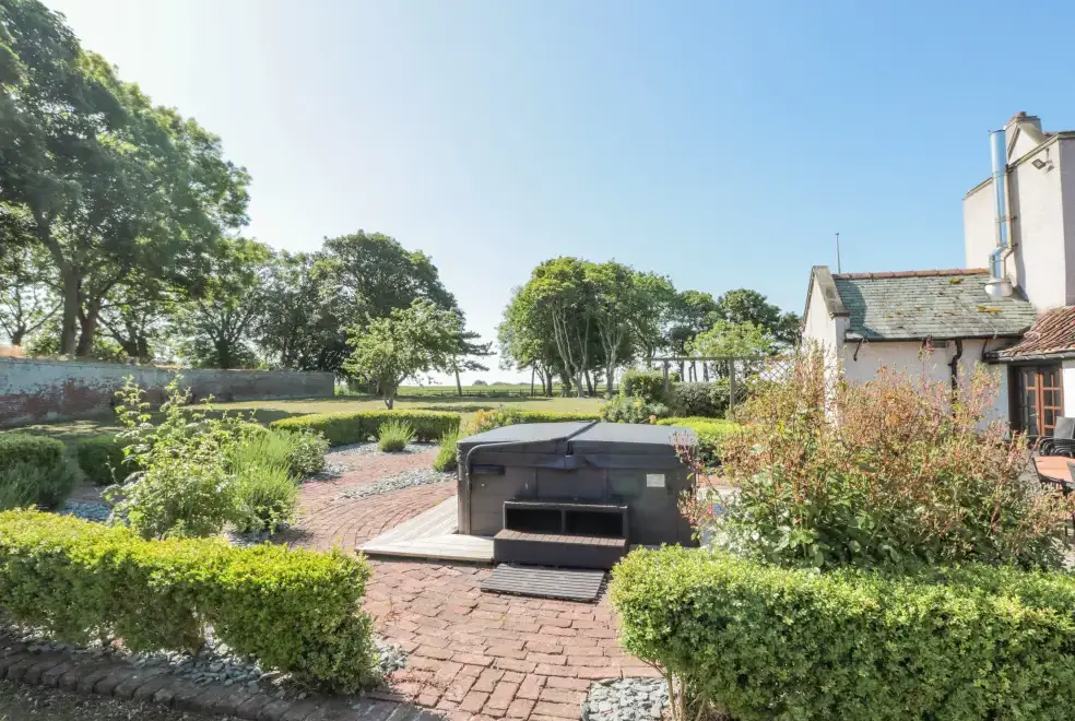 Private Hot Tub at Highcliffe Manor