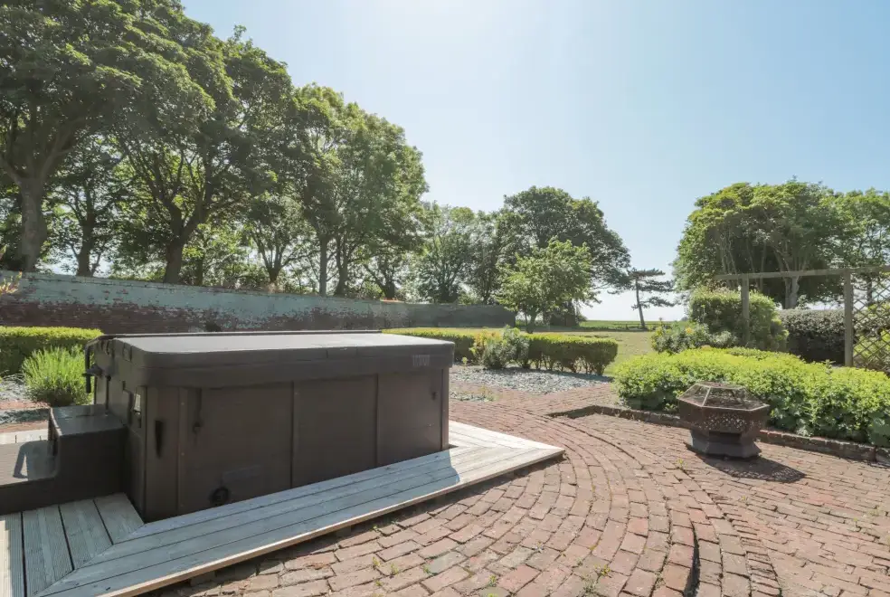 Private Hot Tub at Highcliffe Manor