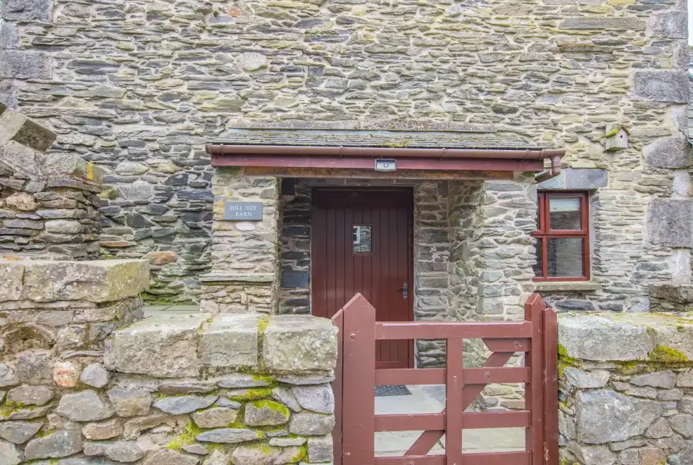 Hill Side Barn, from the outside