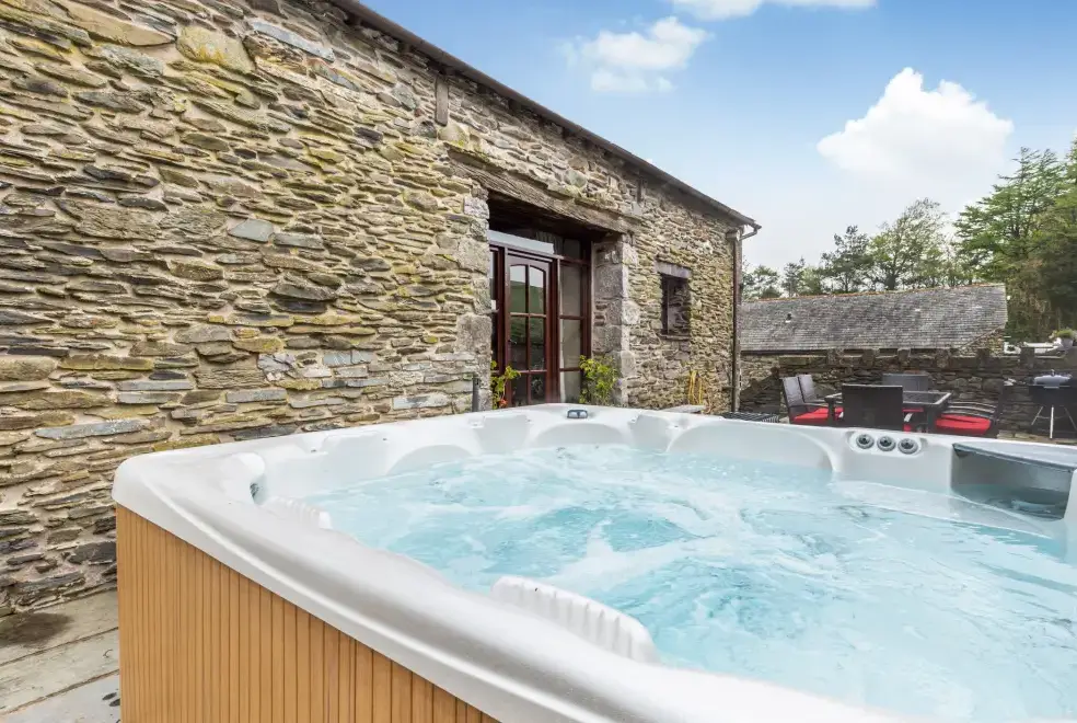 Private Hot Tub at Hill Side Barn