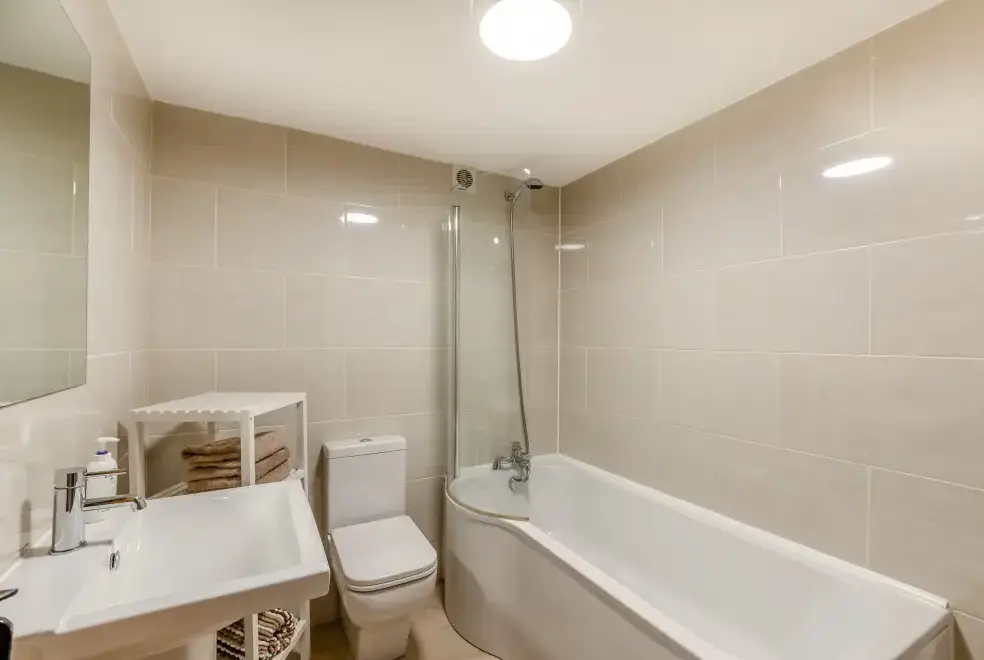 Family bathroom at Hill Side Barn