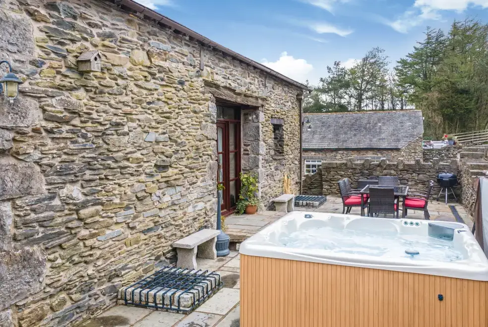 Private Hot Tub at Hill Side Barn