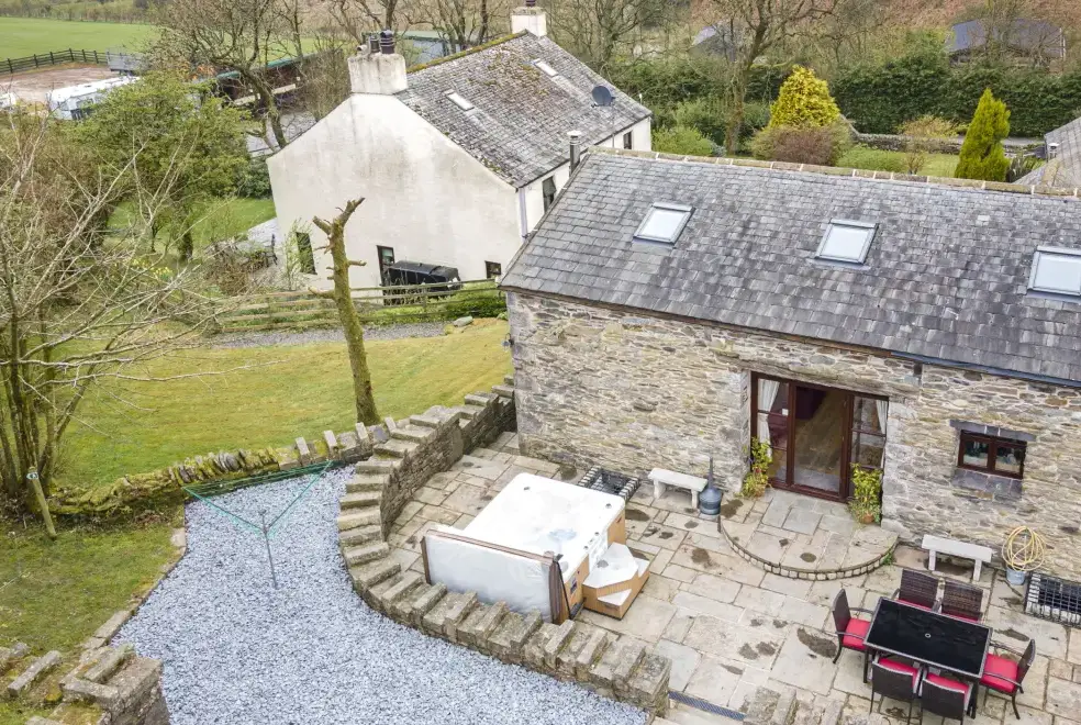 Private Hot Tub at Hill Side Barn