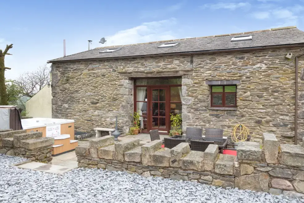 Private Hot Tub at Hill Side Barn