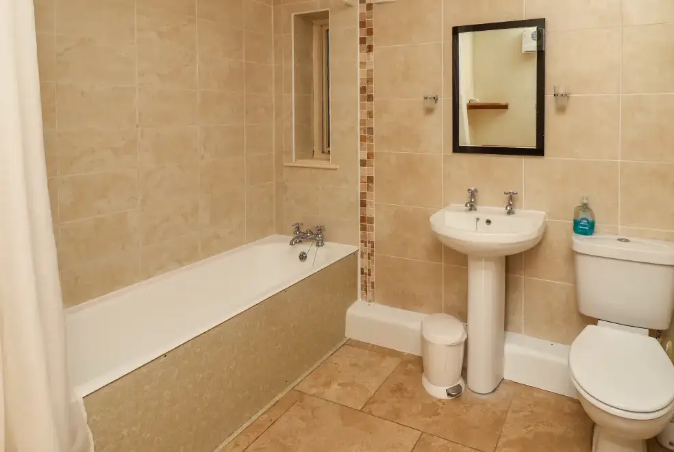 Family bathroom at Hill Top Cottage