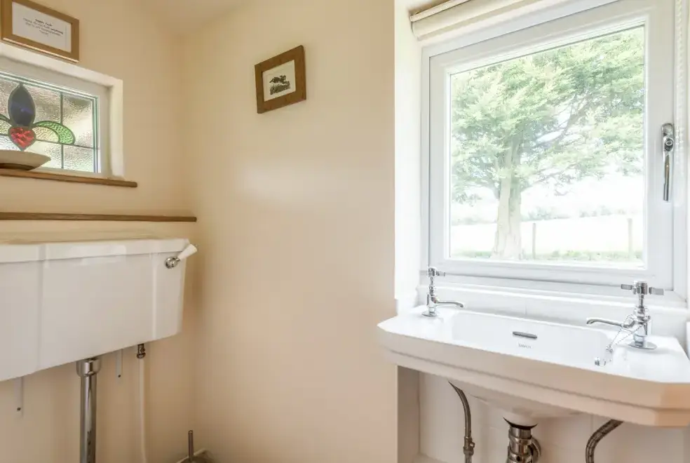 Loo at Hillgate House